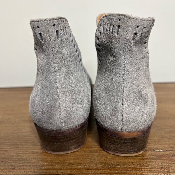 LUCKY BRAND Bustina Suede Leather Ankle Boots Bootie Gray Cutout Size 7.5 - Picture 5 of 9